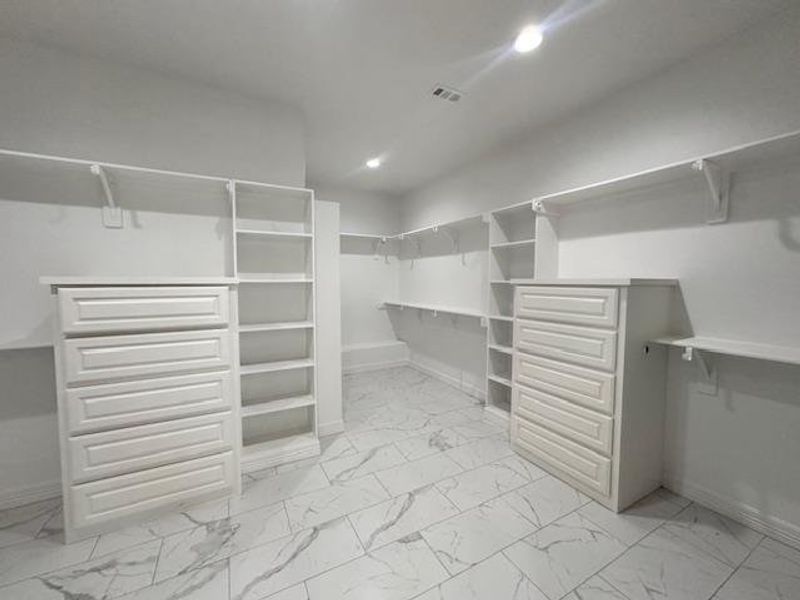 Spacious, unfurnished interior of a new home in , Lumberton (Image 24).