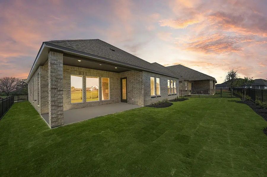 Exterior details and patio area of a home in Chambers Creek, Willis (Image 4).