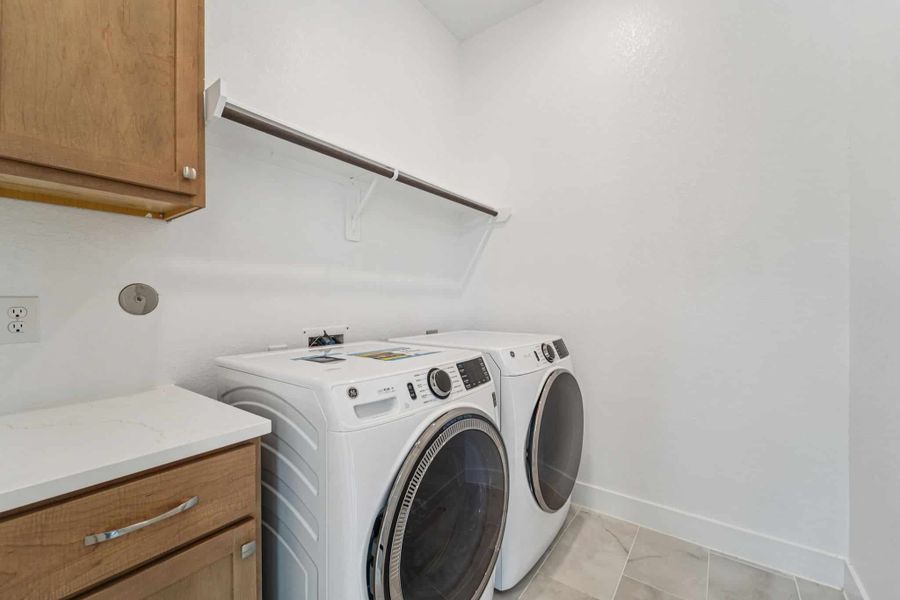 Representative interior finishes for a home built from the Lauren by Chesmar Homes in Berry Creek Highlands, Georgetown (Image 12).