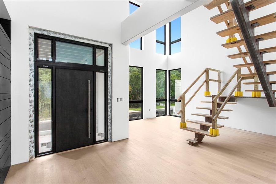 Spacious, unfurnished interior of a new home in , Tampa (Image 9).
