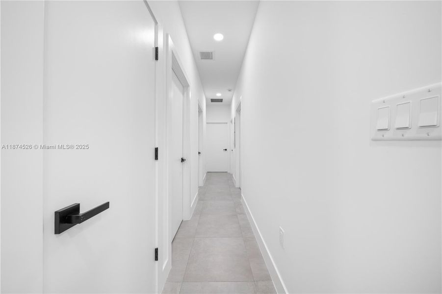 Spacious, unfurnished interior of a new home in , Miami (Image 62).