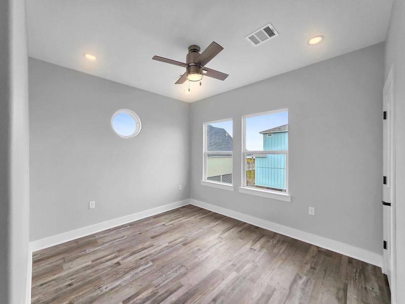 Spacious, unfurnished interior of a new home in , Bolivar (Image 36).