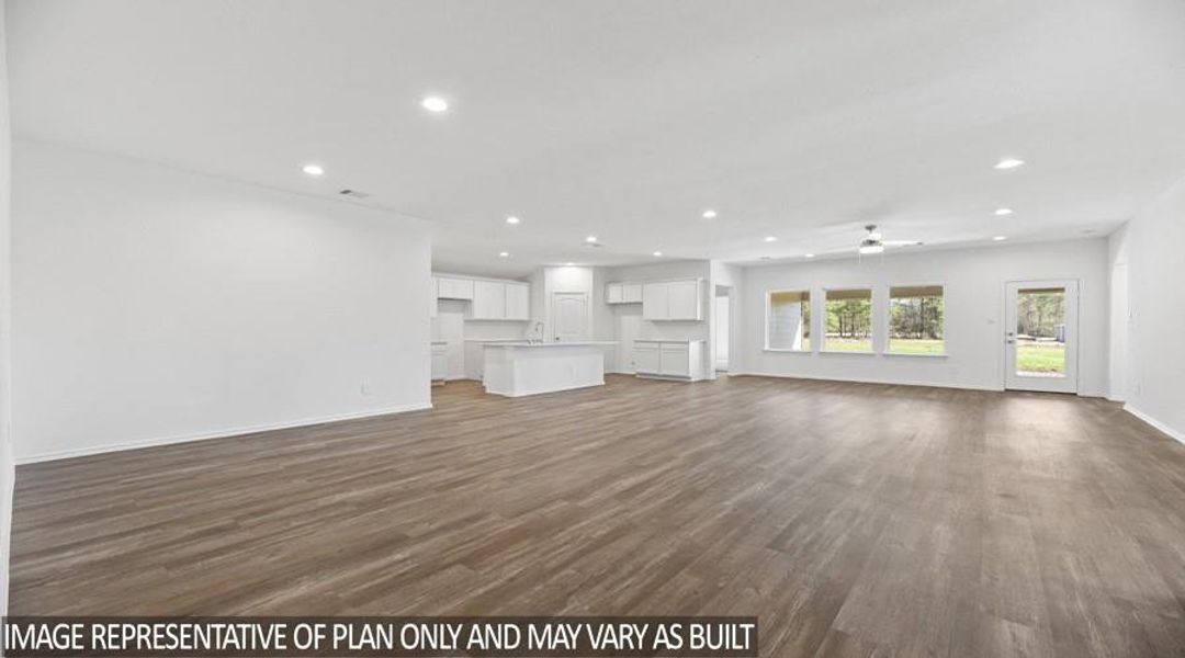 Spacious, unfurnished interior of a new home in Williams Reserve East, Conroe (Image 7).