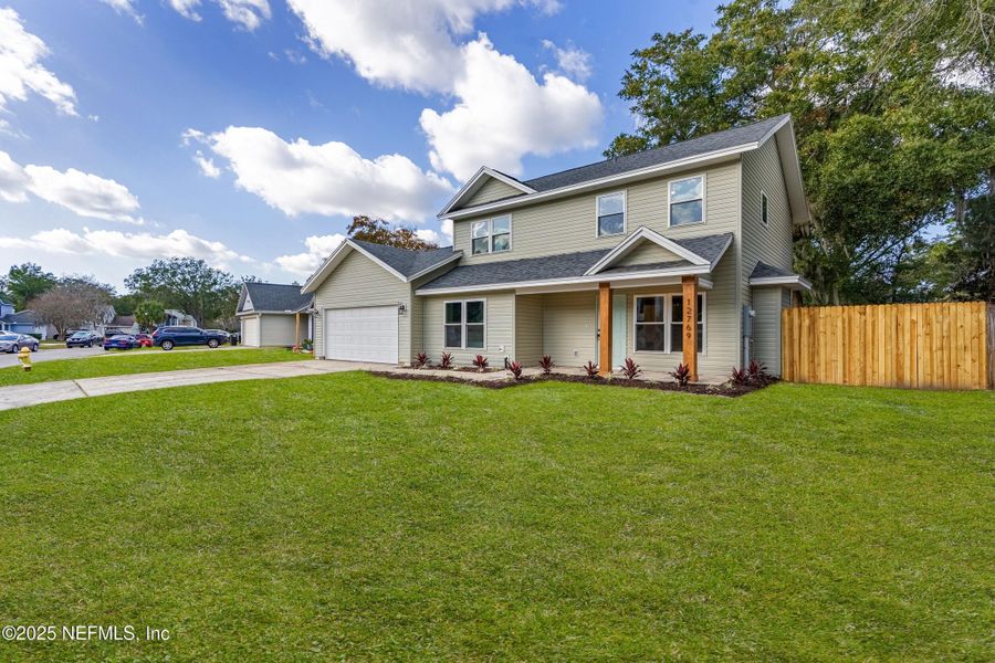 Exterior details and patio area of a home in , Jacksonville (Image 32).