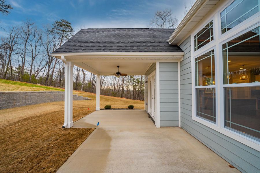 Representative exterior details of a home built from the Roosevelt Elite by Enchanted Homes in Pointe Summit, Slater-Marietta (Image 28).