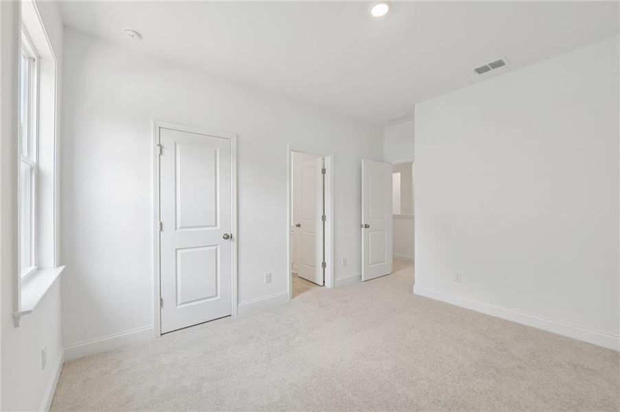 Spacious, unfurnished interior of a new home in Bailey Fence, Dacula (Image 73).
