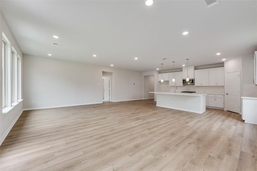 Spacious, unfurnished interior of a new home in Creekside of Crowley, Crowley (Image 19). Spacious, unfurnished interior of a new home in Creekside of Crowley, Crowley (Image 19).