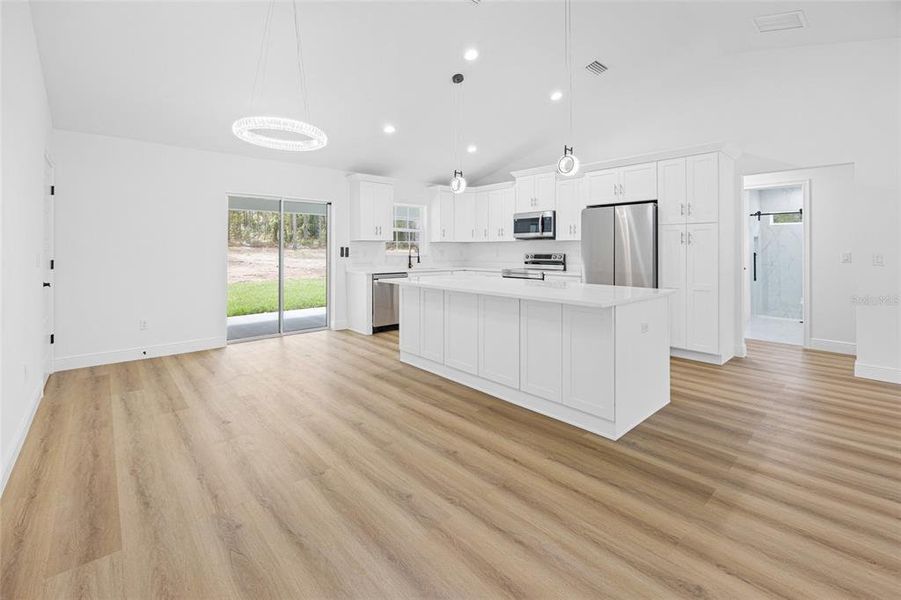 Spacious, unfurnished interior of a new home in , Dunnellon (Image 15).