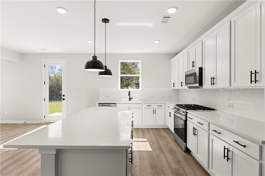 Furnished interior view inside a new home in Cedar Farms, Winder (Image 8).