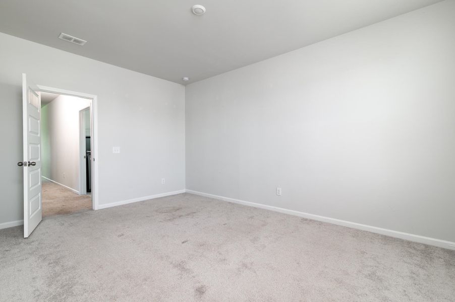 Spacious, unfurnished interior of a new home in , Summerville (Image 33).