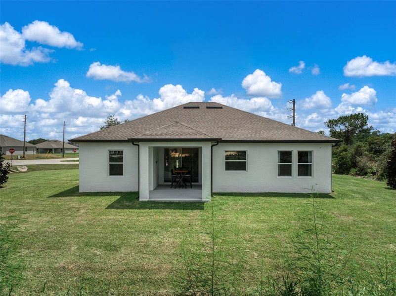 Exterior details and patio area of a home in , Sebring (Image 31).