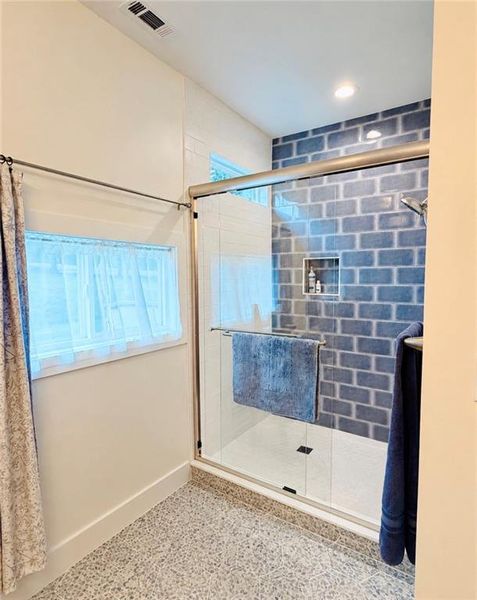 Image 33 of a home in .