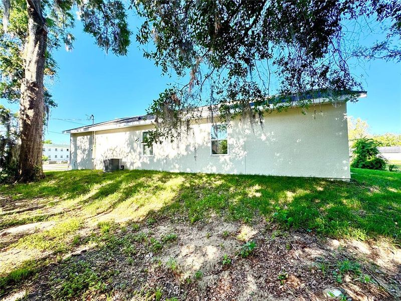 Exterior details and patio area of a home in , Ocala (Image 27).