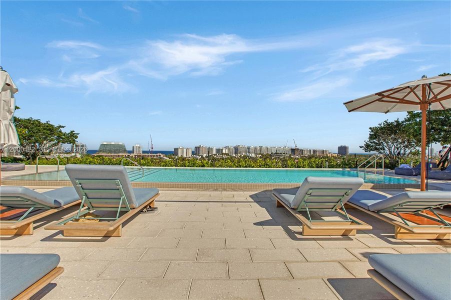 Community amenities in , Miami Beach (Image 76).