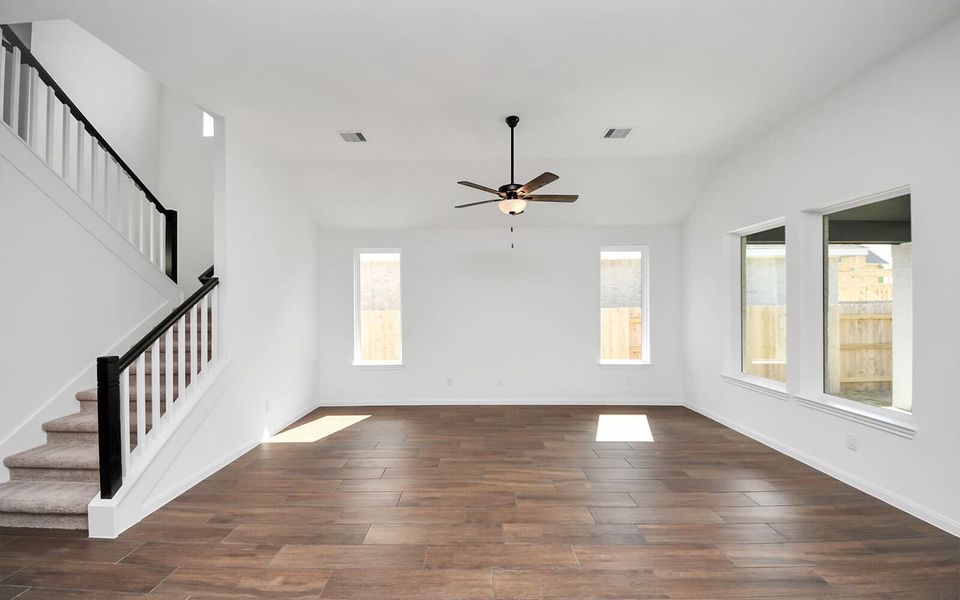 Spacious, unfurnished interior of a new home in Elyson, Katy (Image 12).