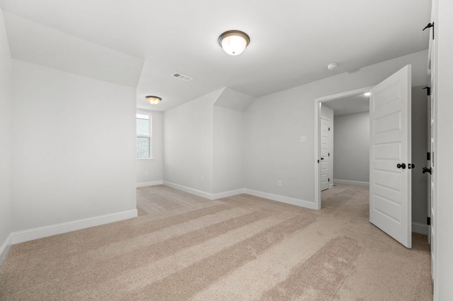 Spacious, unfurnished interior of a new home in Saddlebrook, Murfreesboro (Image 54).