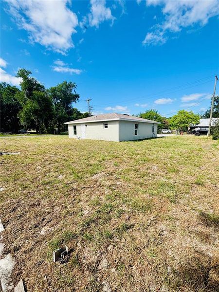 Exterior details and patio area of a home in , Fort Meade (Image 18).