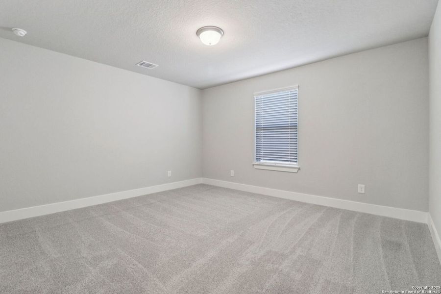 Spacious, unfurnished interior of a new home in Fox Falls, Boerne (Image 18).