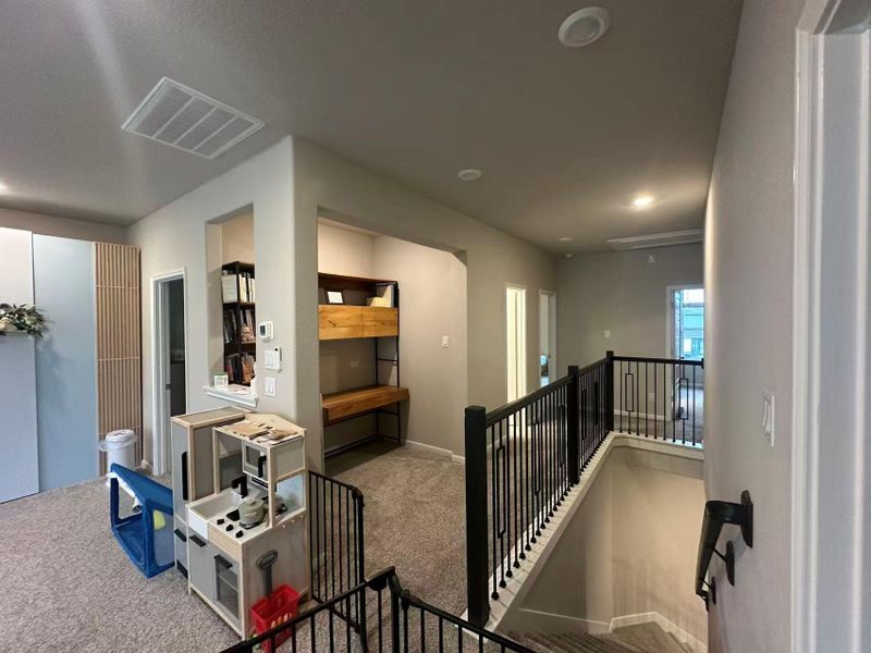 Pocket Office, storage room and Art Corner