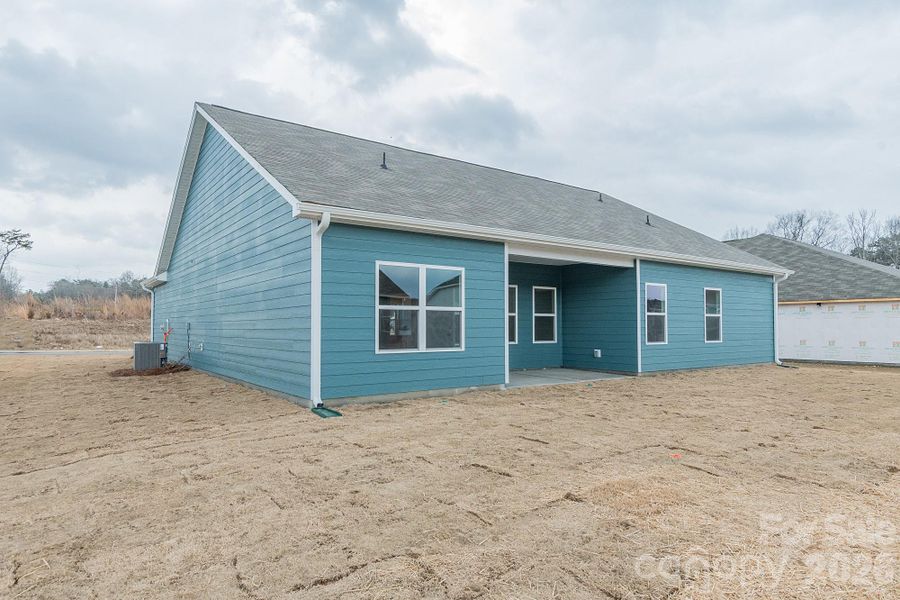 Exterior details and patio area of a home in Pine Bluff, Midland (Image 3).