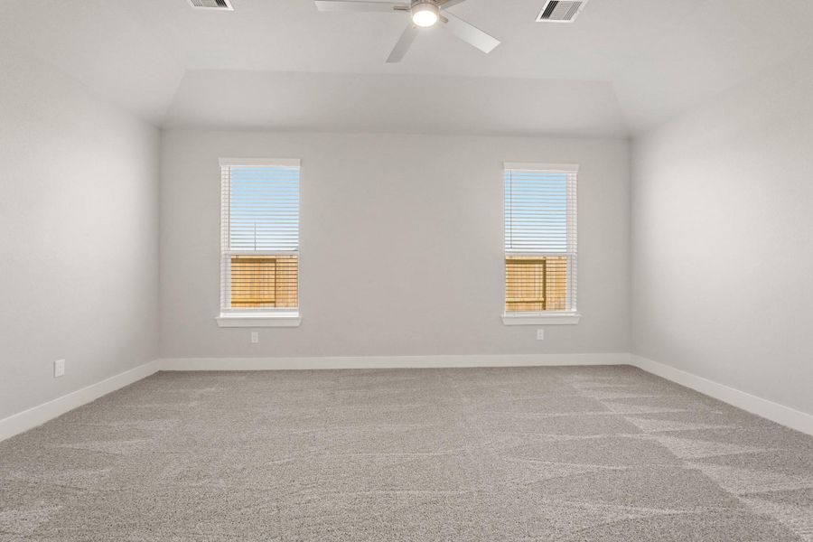 Spacious, unfurnished interior of a new home in Briarwood Crossing, Rosenberg (Image 26).