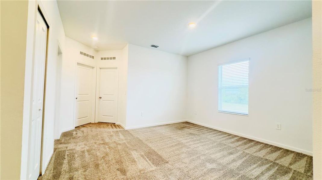 Spacious, unfurnished interior of a new home in , Davenport (Image 20).