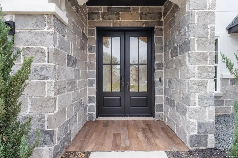Exterior details and patio area of a home in , Selma (Image 4).