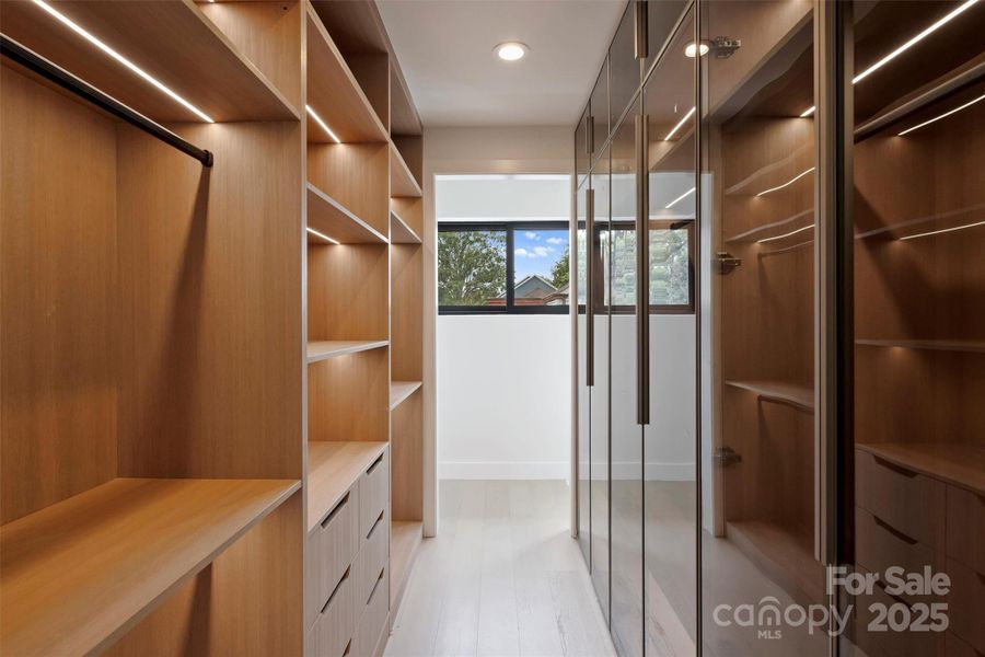 Spacious, unfurnished interior of a new home in , Charlotte (Image 18).