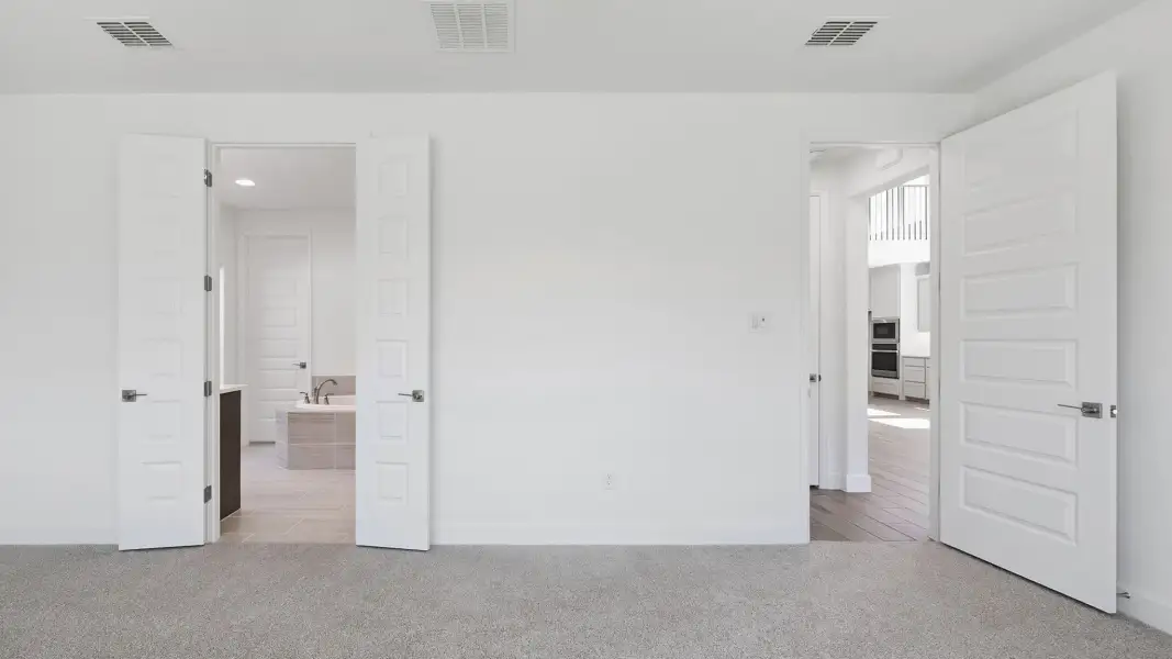 Spacious, unfurnished interior of a new home in Eliana, McKinney (Image 22).