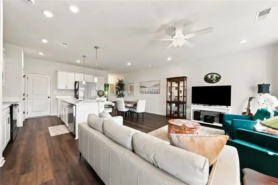 Furnished interior view inside a new home in , Jasper (Image 49).