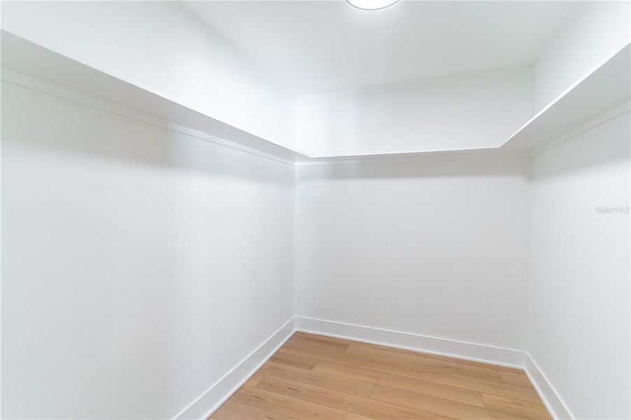 Spacious, unfurnished interior of a new home in , Orlando (Image 11).