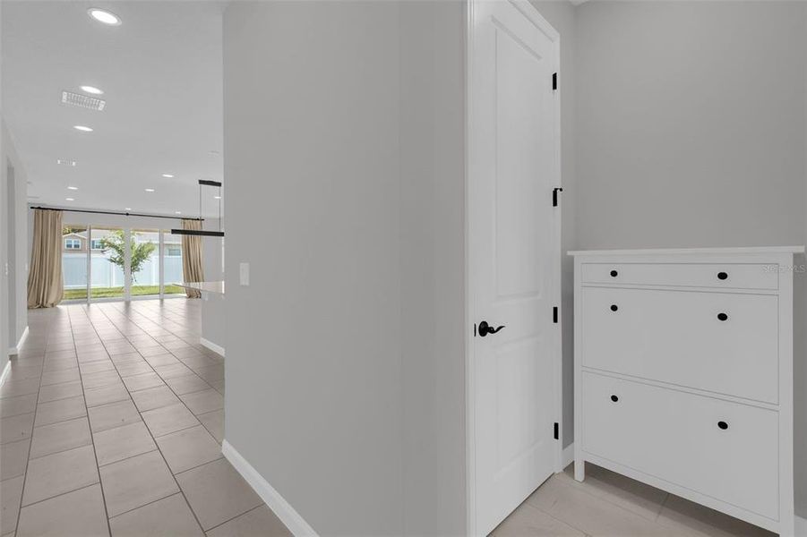 Spacious, unfurnished interior of a new home in Seasons at Lakeside Forest, Tavares (Image 21).