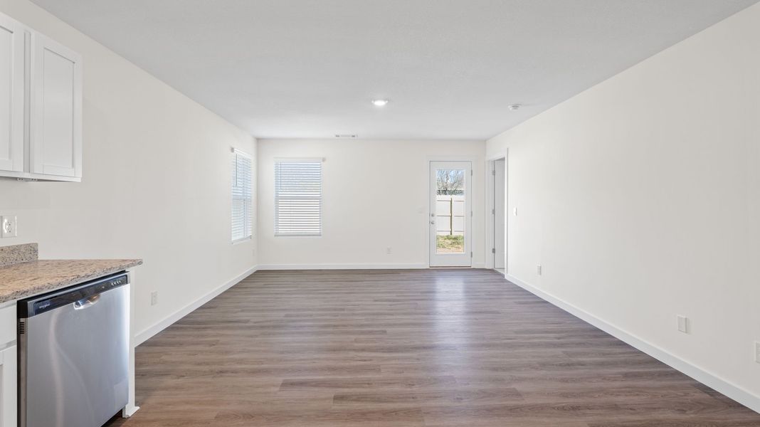 Spacious, unfurnished interior of a new home in Crescent Ridge, Niota (Image 14).