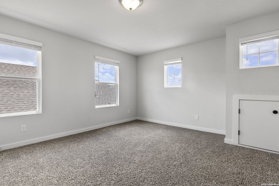 Spacious, unfurnished interior of a new home in Talley Fields, San Antonio (Image 36).