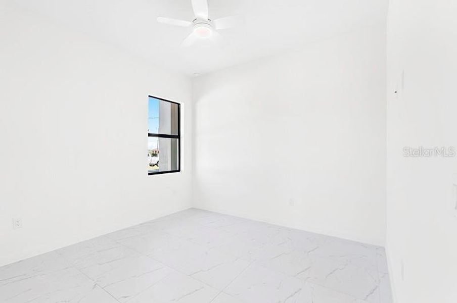 Spacious, unfurnished interior of a new home in , Cape Coral (Image 35).