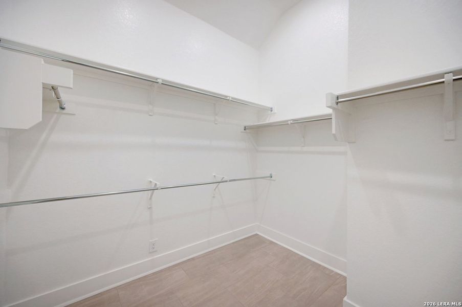 Spacious, unfurnished interior of a new home in Meyer Ranch, New Braunfels (Image 23).