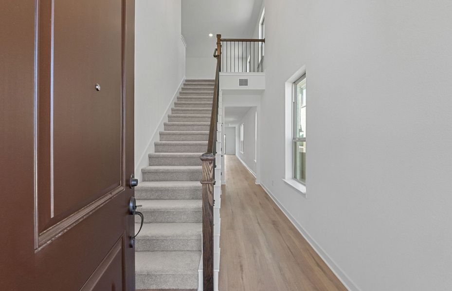 Spacious, unfurnished interior of a new home in Wolf Ranch, Georgetown (Image 24).