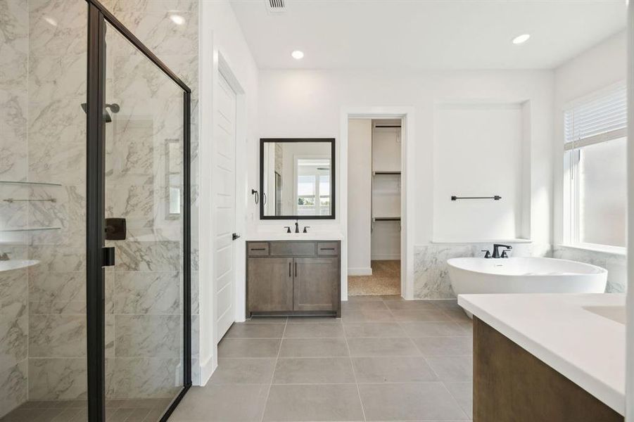 12-237Bee_012 12-237Bee_012