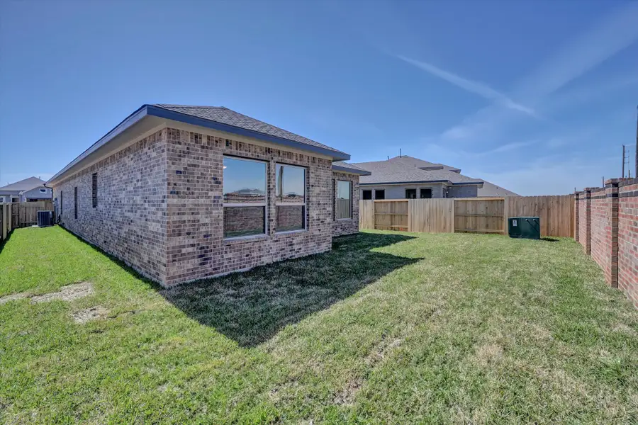 Exterior details and patio area of a home in Sunterra 40, Katy (Image 4).