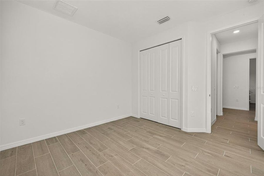 Spacious, unfurnished interior of a new home in Heritage Landing: Executive Homes, Punta Gorda (Image 20). Spacious, unfurnished interior of a new home in Heritage Landing: Executive Homes, Punta Gorda (Image 20).