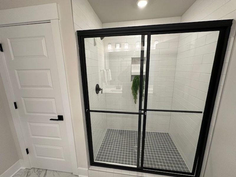 This sleek shower features modern black-framed gla