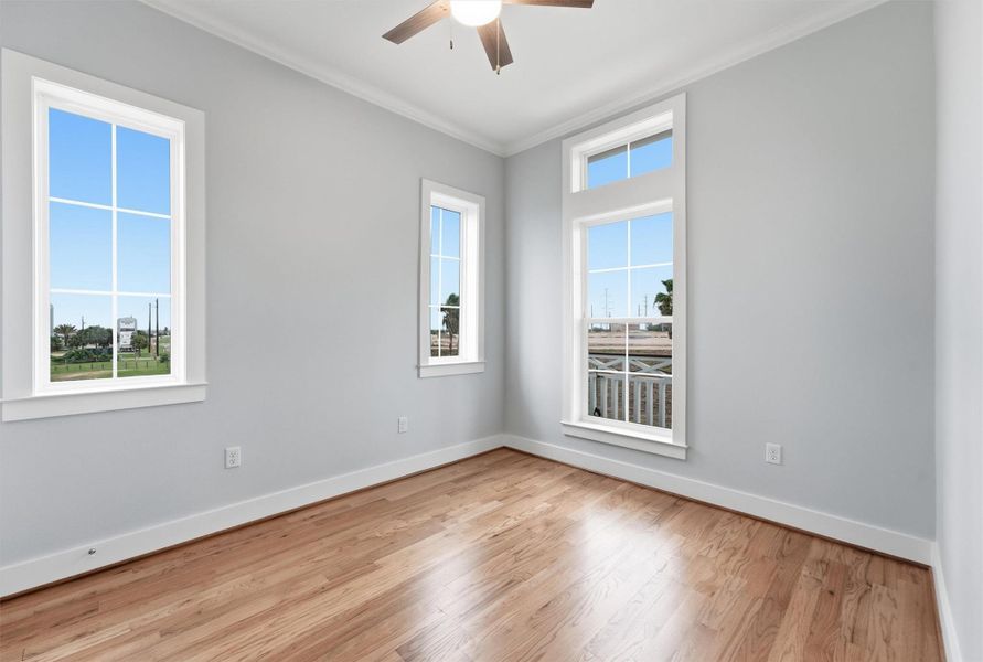 Spacious, unfurnished interior of a new home in , Tiki Island (Image 22).