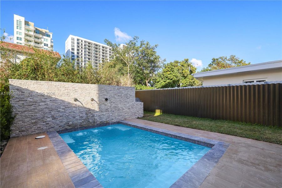 Exterior details and patio area of a home in , Miami (Image 25).