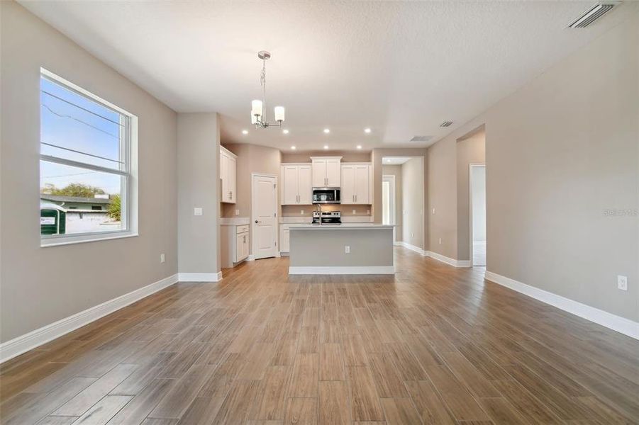 Spacious, unfurnished interior of a new home in , St. Petersburg (Image 15).