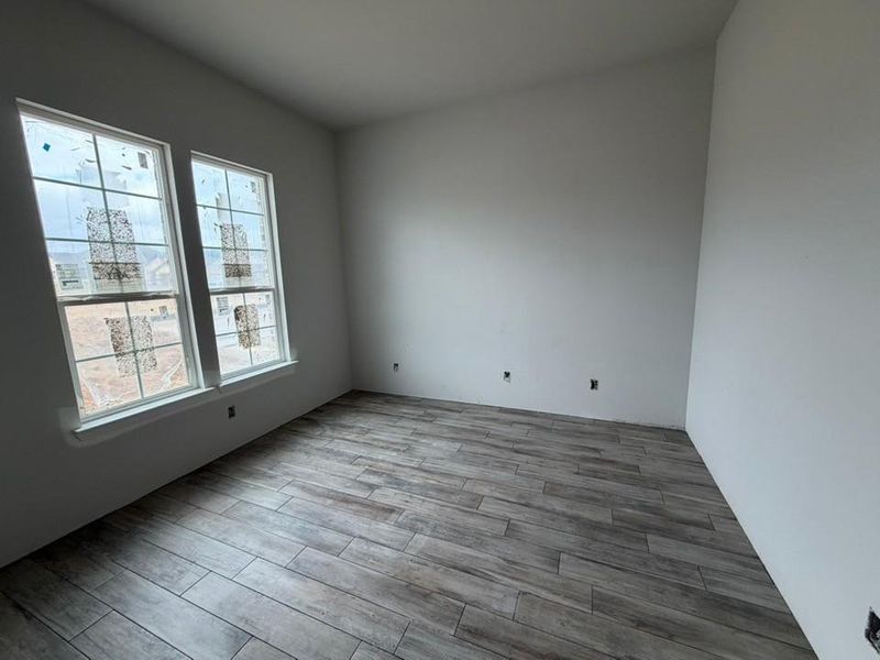 Spacious, unfurnished interior of a new home in Waterford Park, Weatherford (Image 3).