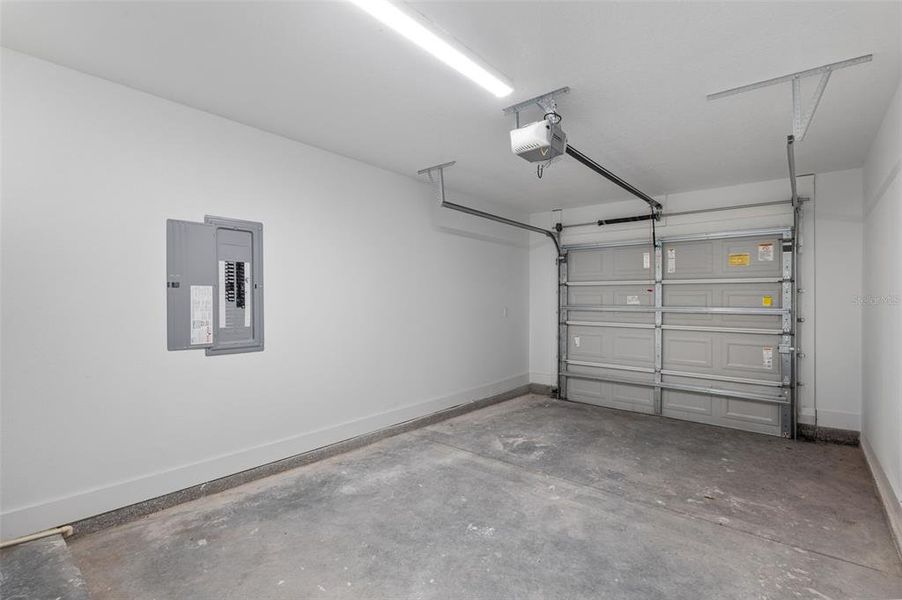 Spacious, unfurnished interior of a new home in , Jasper (Image 25).