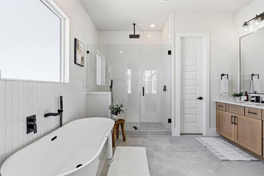 Designed for relaxation, the tub area offers a simple yet refined space with a balanced, symmetrical layout. Designed for relaxation, the tub area offers a simple yet refined space with a balanced, symmetrical layout.