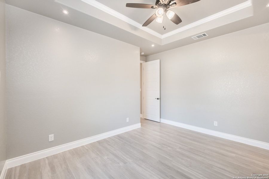 Spacious, unfurnished interior of a new home in , La Vernia (Image 27). Spacious, unfurnished interior of a new home in , La Vernia (Image 27).