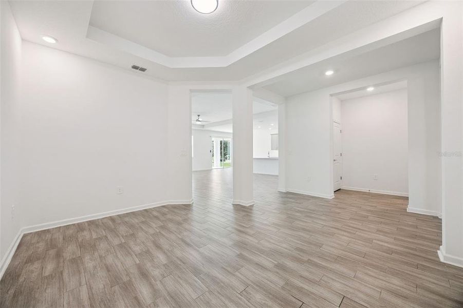 Spacious, unfurnished interior of a new home in Pine Glen: Chateau Collection, St. Cloud (Image 14).