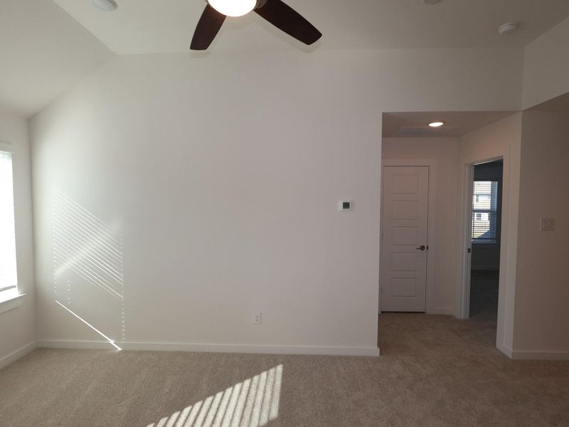 Spacious, unfurnished interior of a new home in Summerview, Fulshear (Image 31).